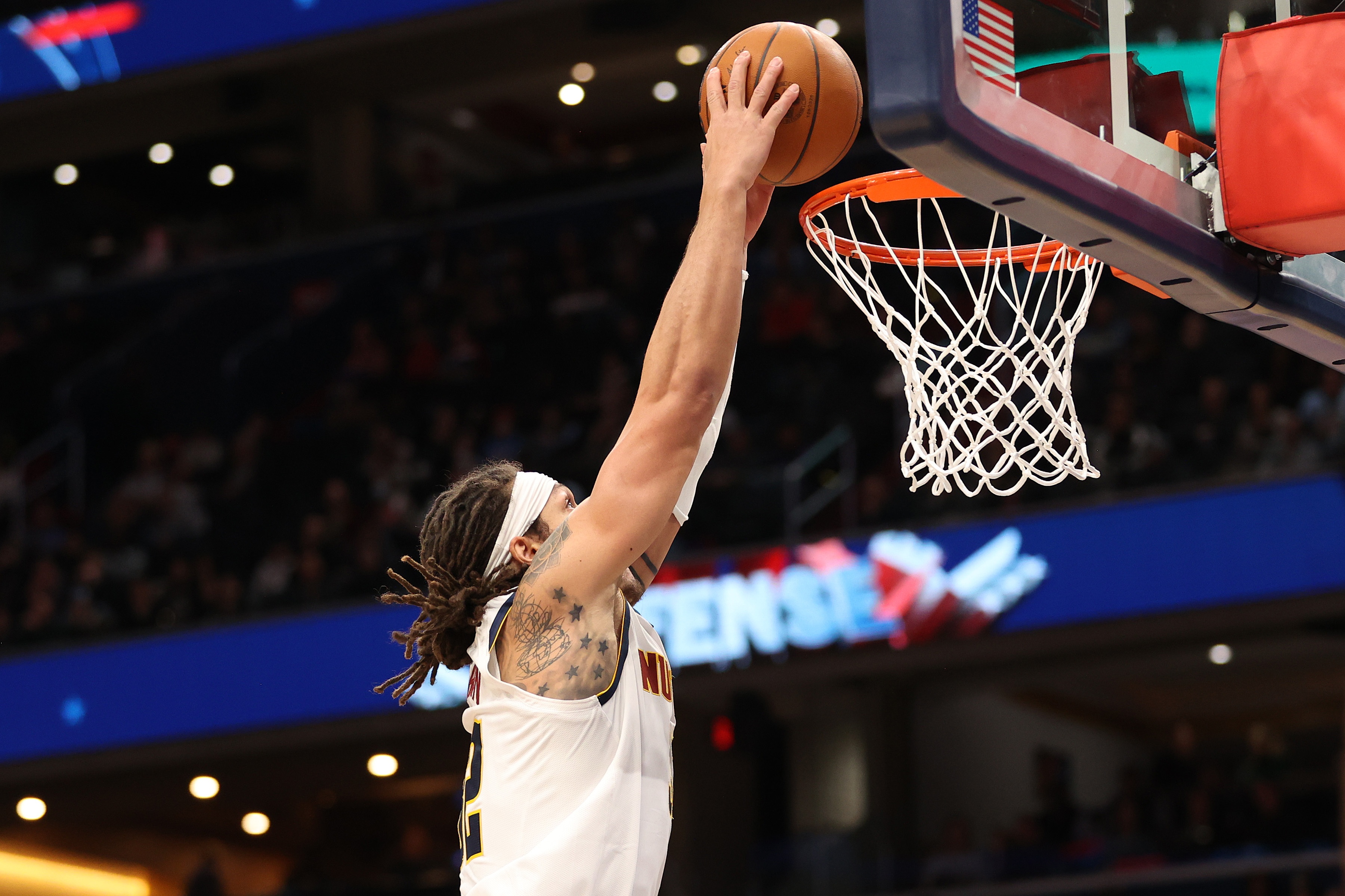 kaiyun开云体育官方入口-单核带队！阿隆·戈登上半场9中4得13分6板3助2断 三分2中1