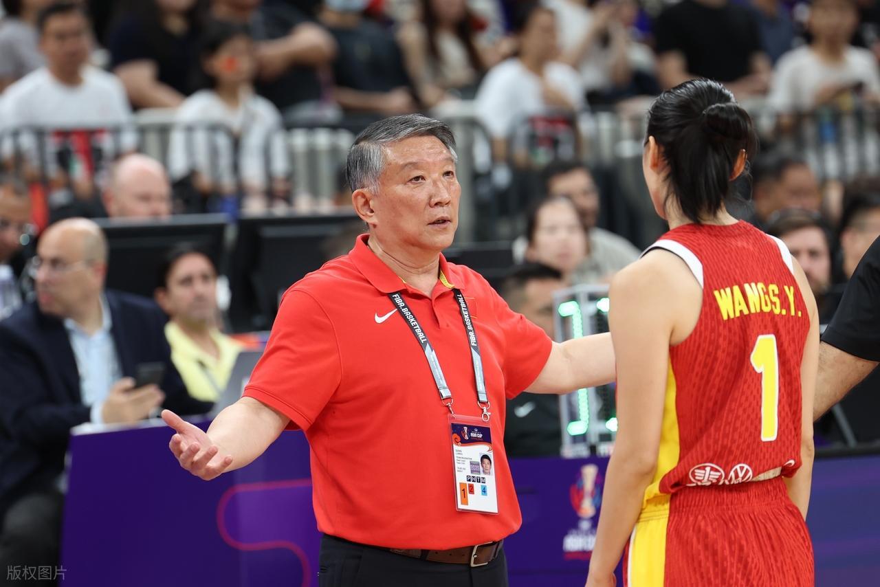 kaiyun开云体育官方入口-郑薇淘汰的人，被宫鲁鸣重用当队长，半场0分，球迷：又菜又装！